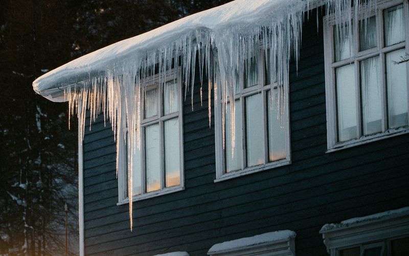 white wooden house during daytime