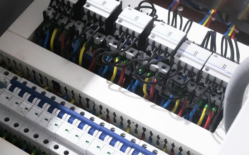 a bunch of wires are plugged into a switch box